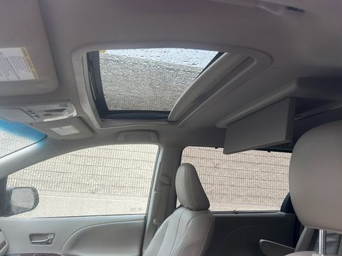 Used 2013 Toyota Sienna XLE image 12