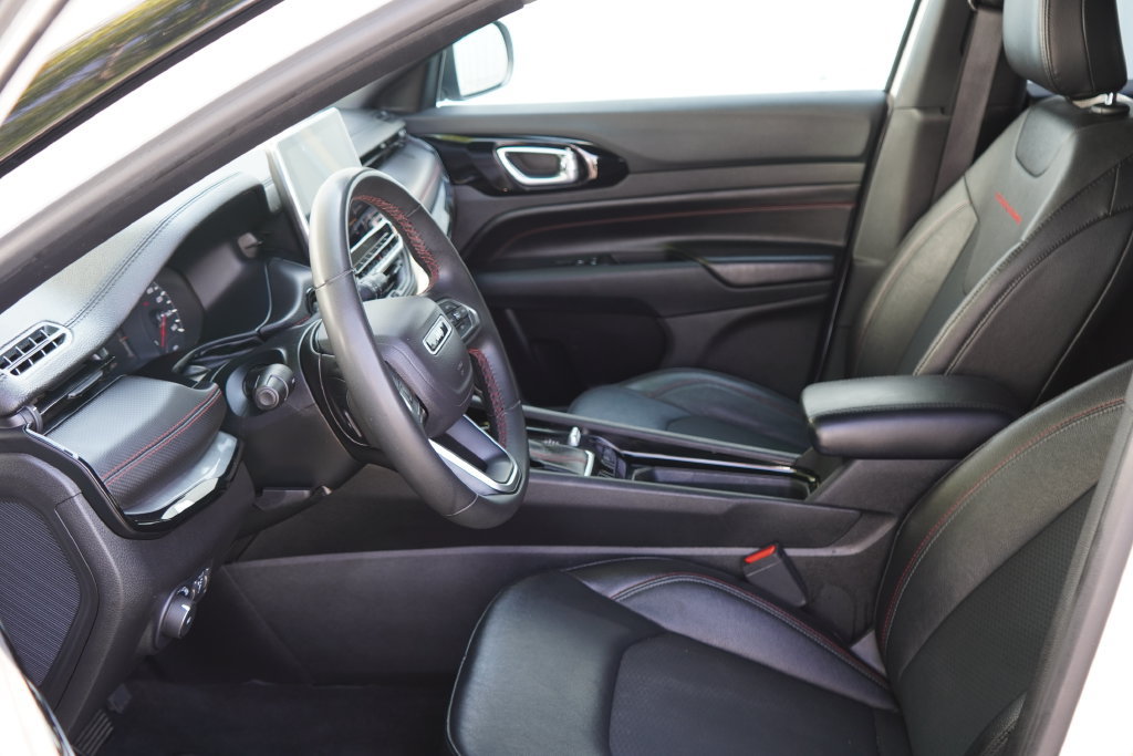 Used 2024 Jeep Compass Trailhawk AWD/4WD image 12