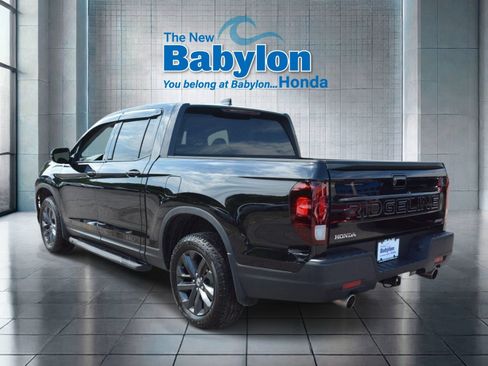 Used 2025 Honda Ridgeline Sport image 3