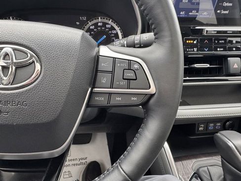 Used 2022 Toyota Highlander Platinum image 25