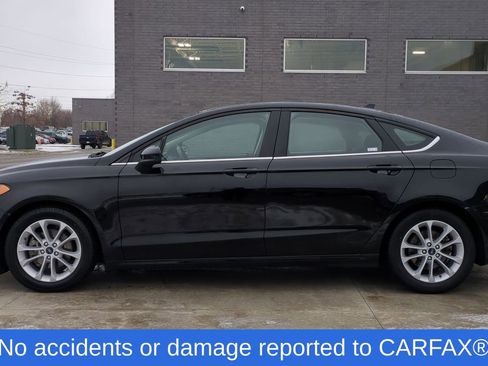 Used 2020 Ford Fusion SE image 2