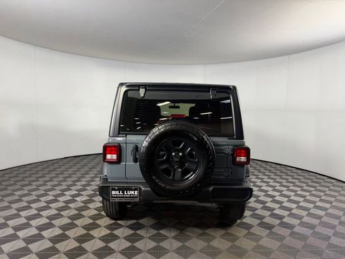 Used 2025 Jeep Wrangler Sport image 9