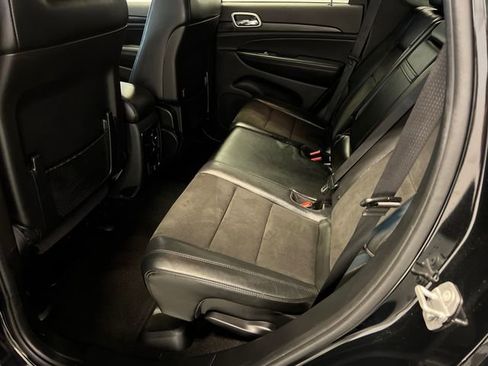 Used 2020 Jeep Grand Cherokee Altitude image 17