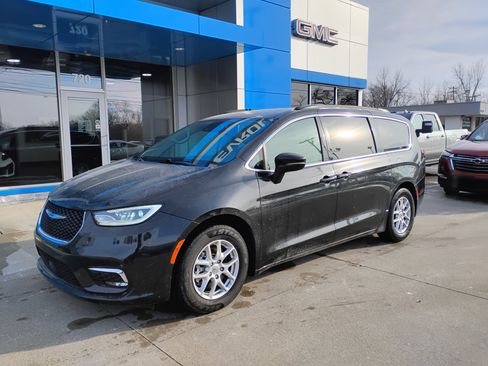 Used 2022 Chrysler Pacifica Touring-L image 31