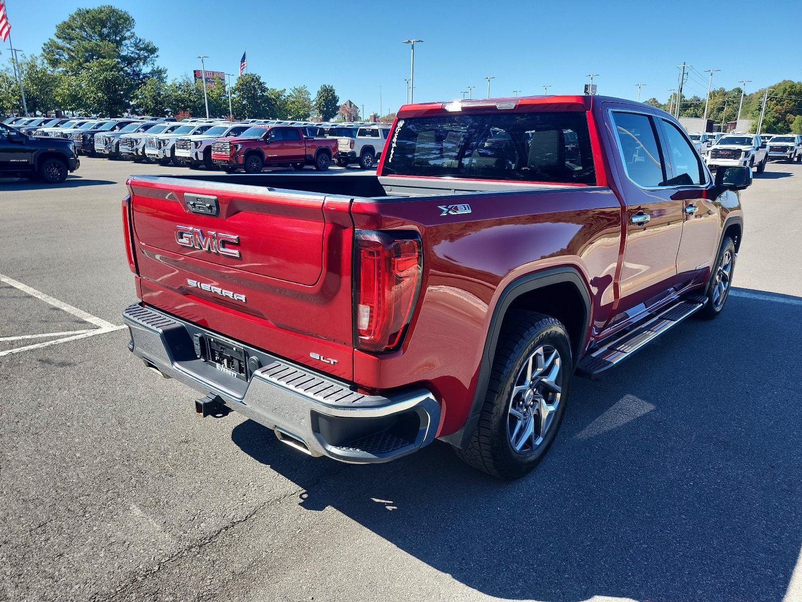 Used 2022 GMC Sierra 1500 SLT w/ SLT Premium Package AWD/4WD image 3