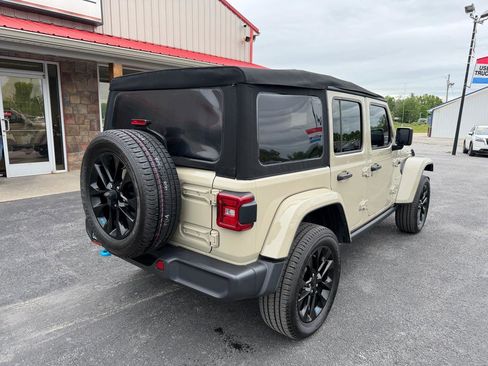 Used 2022 Jeep Wrangler Unlimited Sahara w/ Cold Weather Group AWD/4WD image 4