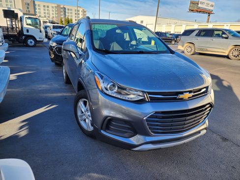 Used 2019 Chevrolet Trax LT w/ LT Convenience Package FWD image 29