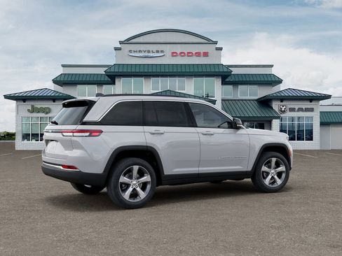 New 2026 Jeep Grand Cherokee Limited w/ Trailer Tow Package AWD/4WD image 4