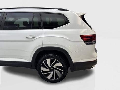 Used 2024 Volkswagen Atlas SE w/ Panoramic Sunroof Package FWD image 19