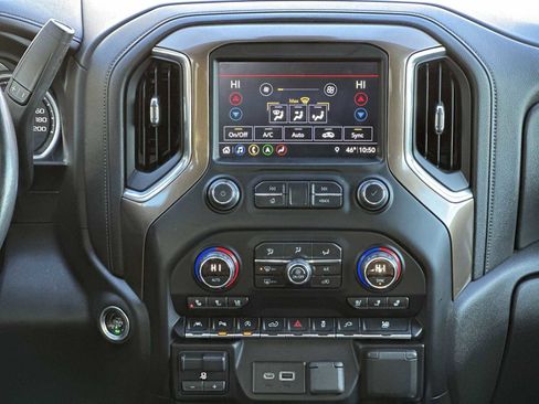 Used 2019 Chevrolet Silverado 1500 High Country image 17