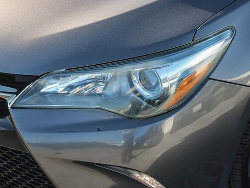 Used 2017 Toyota Camry XSE image 5