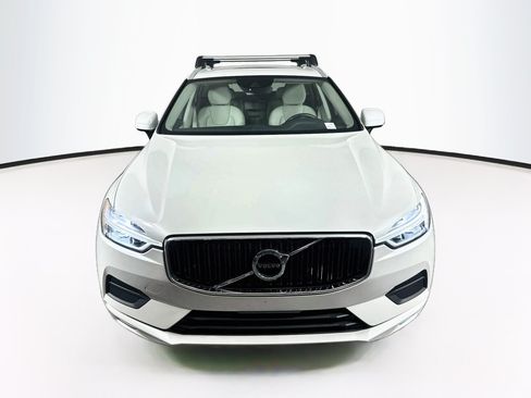 Used 2021 Volvo XC60 T5 Momentum w/ Climate Package FWD image 2