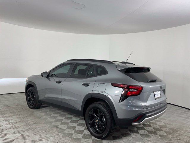 Used 2025 Chevrolet Trax LT FWD image 7