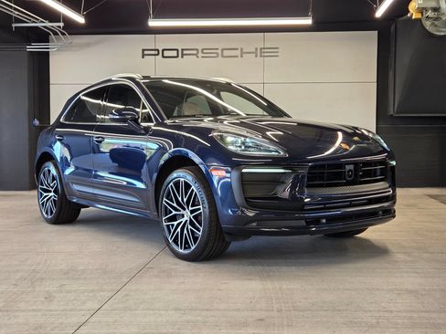 Certified 2023 Porsche Macan AWD/4WD image 29