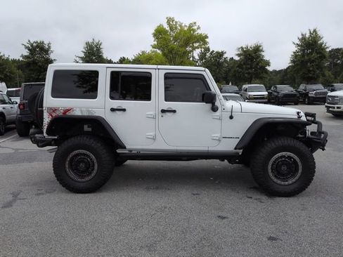 Used 2016 Jeep Wrangler Unlimited Sahara AWD/4WD image 3