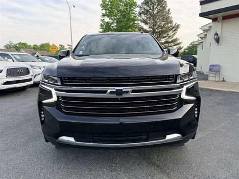 Used 2022 Chevrolet Suburban LT w/ LT Signature Package AWD/4WD image 2