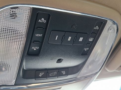 Used 2017 Jeep Grand Cherokee Overland image 27