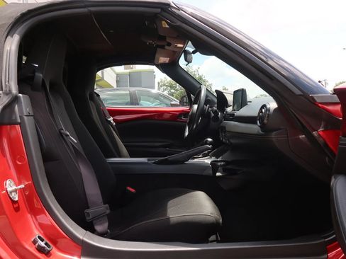 Used 2021 MAZDA MX-5 Miata Club RWD image 21