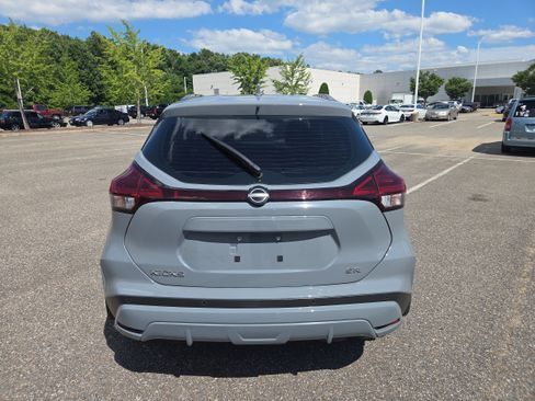 Used 2023 Nissan Kicks SR FWD image 4