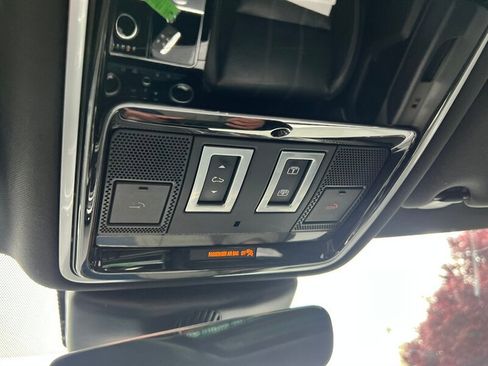Used 2018 Land Rover Range Rover Velar R-Dynamic SE AWD/4WD image 43