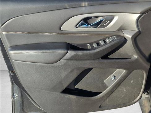 Used 2020 Chevrolet Traverse LT image 8