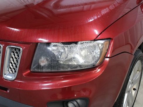 Used 2016 Jeep Compass Latitude image 32