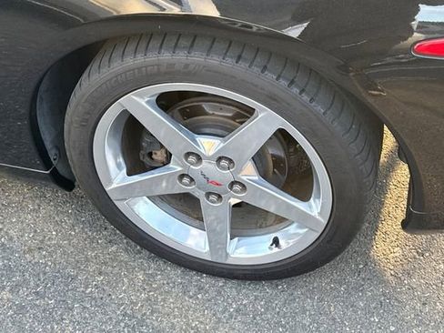 Used 2005 Chevrolet Corvette Base w/ Preferred Equipment Group image 4