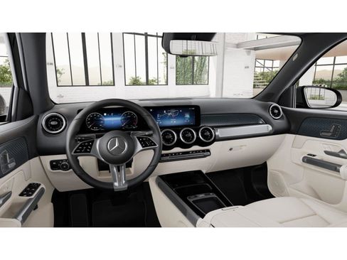 Used 2026 Mercedes-Benz GLB 250 image 2