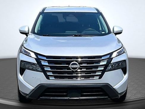 Used 2025 Nissan Rogue SV AWD/4WD image 2