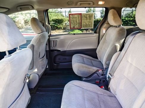 Certified 2017 Toyota Sienna LE image 21