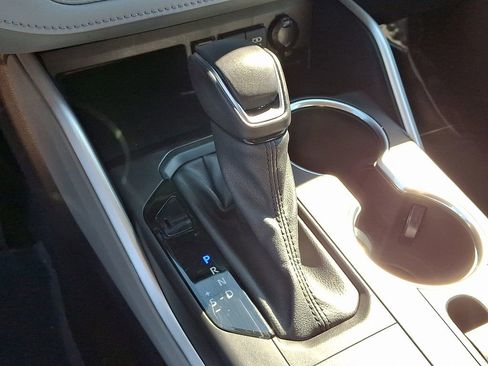 Used 2021 Toyota Highlander LE image 16