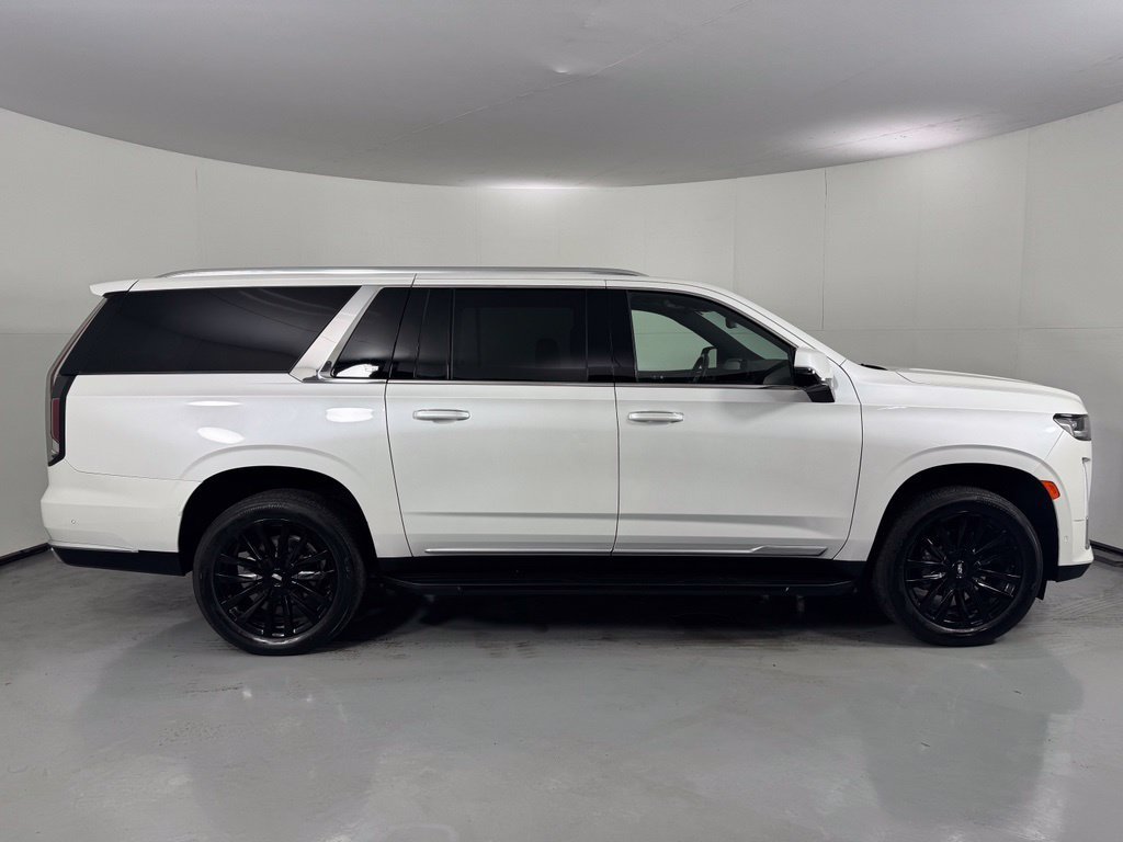 Used 2024 Cadillac Escalade ESV Premium Luxury AWD/4WD image 4