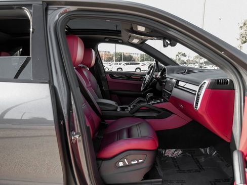 Used 2019 Porsche Cayenne image 45