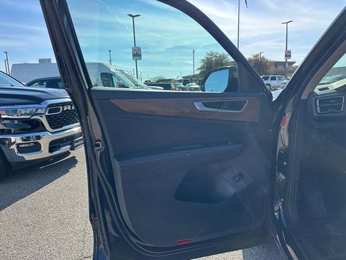 Used 2026 Volkswagen Atlas SE AWD/4WD image 22