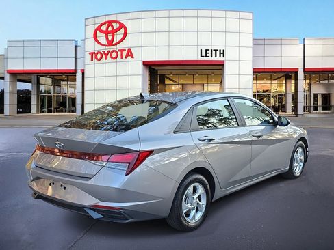 Used 2023 Hyundai Elantra SE image 5