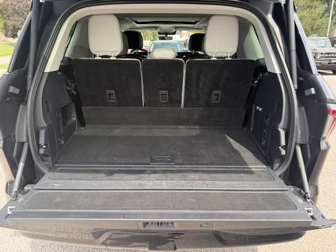 Used 2025 Lincoln Navigator Reserve AWD/4WD image 9