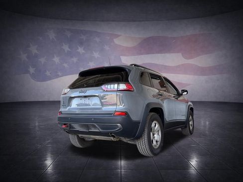 Used 2019 Jeep Cherokee Trailhawk AWD/4WD image 5
