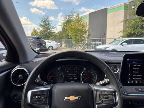 Used 2025 Chevrolet Blazer LT FWD image 30