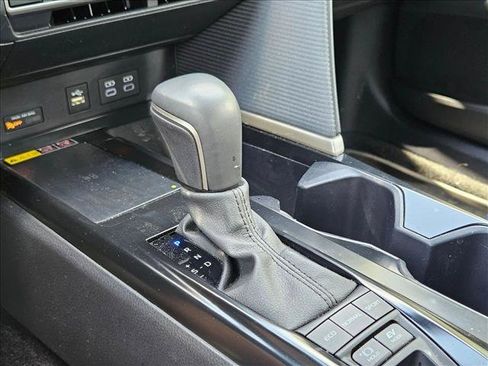 Used 2025 Toyota Camry SE w/ Convenience Package FWD image 11