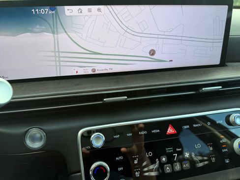 Used 2025 Genesis GV80 2.5T Advanced image 17