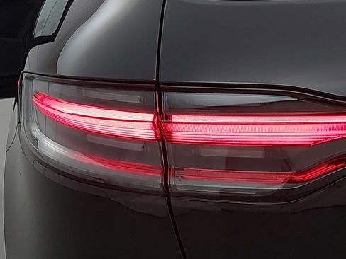 New 2026 Porsche Macan image 37