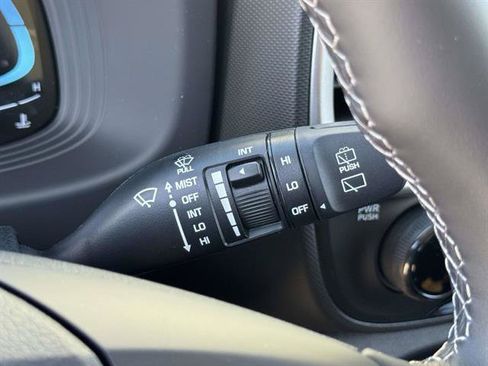 Used 2026 Hyundai Venue SEL FWD image 16