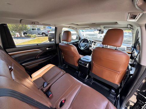 Used 2018 Toyota Highlander Limited AWD/4WD image 25