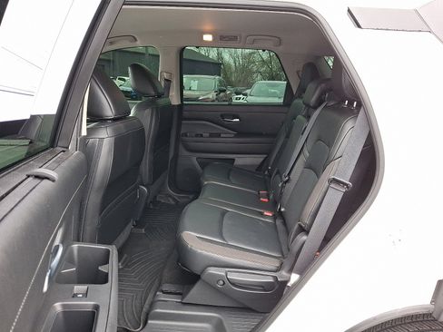 Certified 2023 Nissan Pathfinder SL w/ Black Appearance Package AWD/4WD image 12