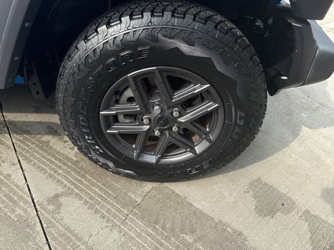Used 2024 Jeep Wrangler Unlimited Sport AWD/4WD image 13
