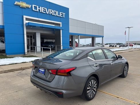 Used 2024 Nissan Altima 2.5 SV image 9