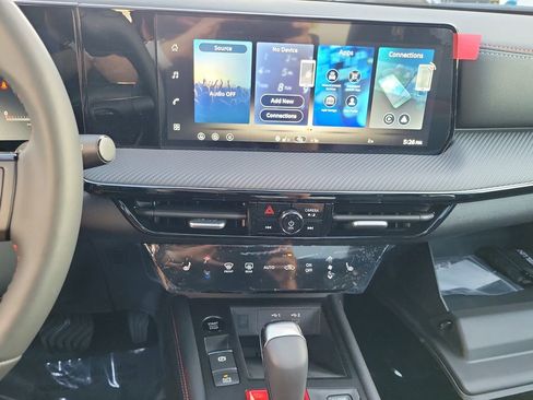 New 2026 Nissan Kicks SR w/ SR Premium Package FWD image 10