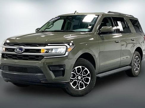 Used 2024 Ford Expedition XLT AWD/4WD image 3