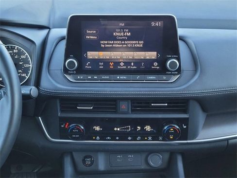 Used 2025 Nissan Rogue SV w/ SV Premium Package image 20