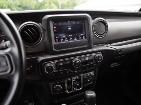 Used 2022 Jeep Gladiator Sport AWD/4WD image 13